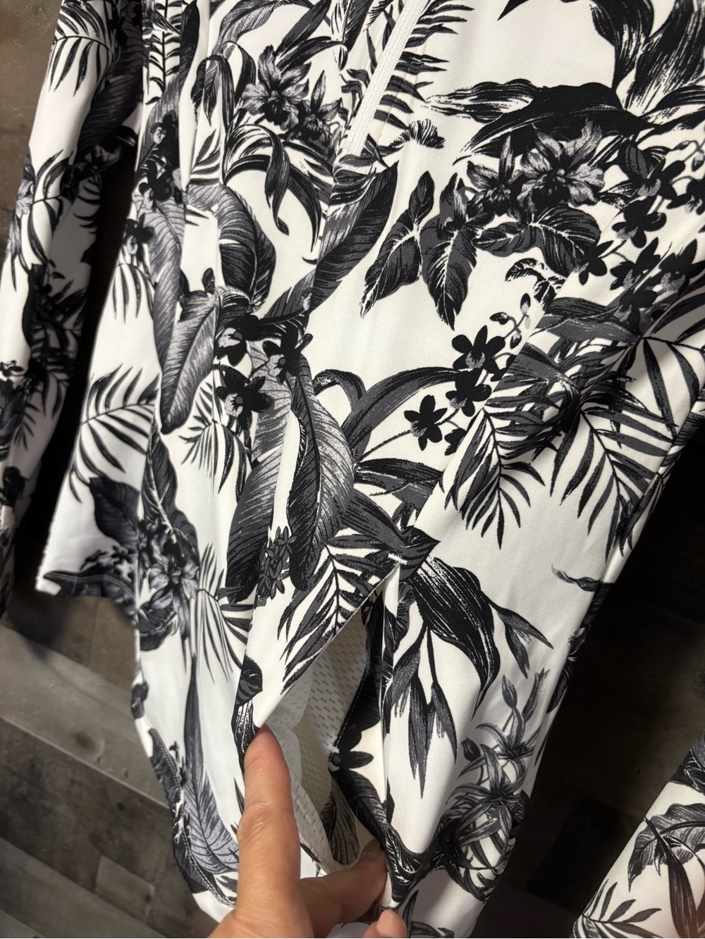 Tommy Bahama White and Black Tropical Quarter-Zip Active Top w/ Front Pockets XS - Picture 2 of 8